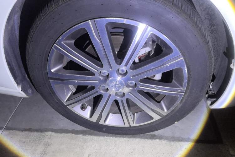 Used Peugeot 408 2014 1.8L Automatic Luxury Edition Right Front Wheel Hub