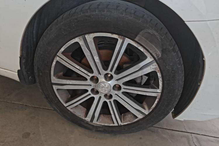 Used Peugeot 408 2014 1.8L Automatic Luxury Edition Right Front Wheel Hub