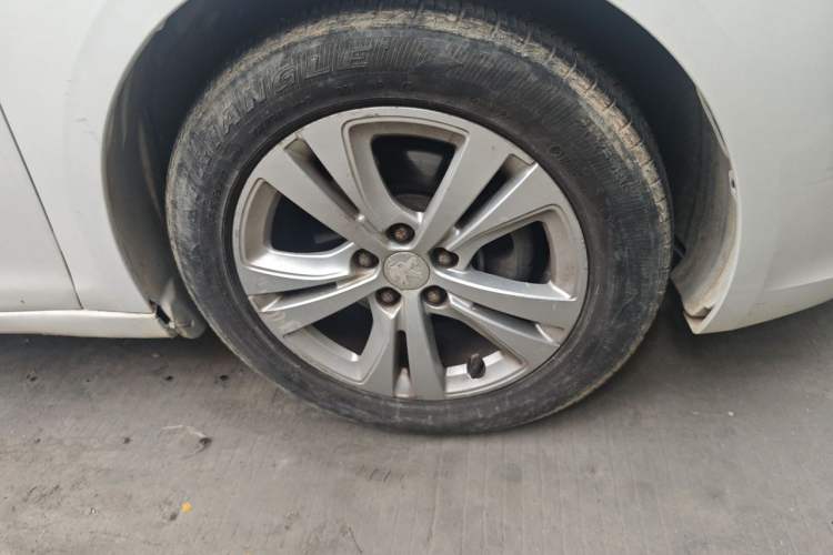 Used Peugeot 408 2014 1.8L Manual Leading Edition Right Front Wheel Hub