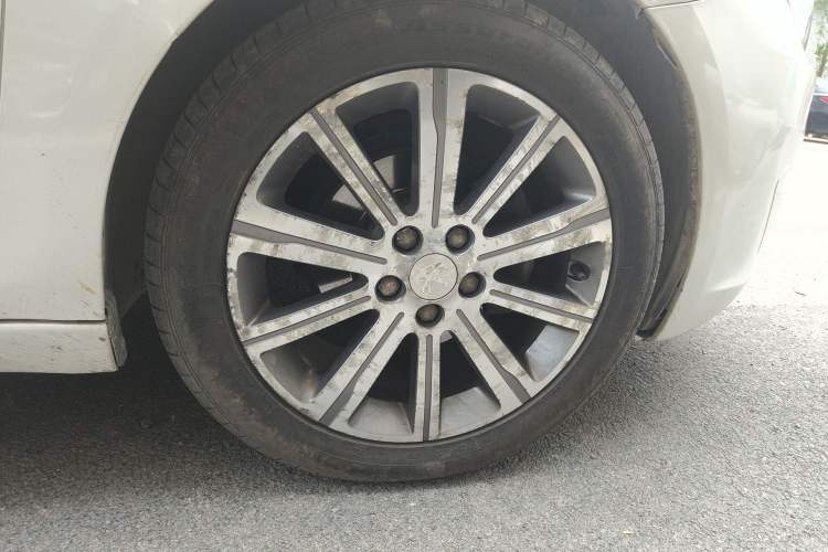 Used Peugeot 408 2014 1.8L Automatic Luxury Edition Right Front Wheel Hub