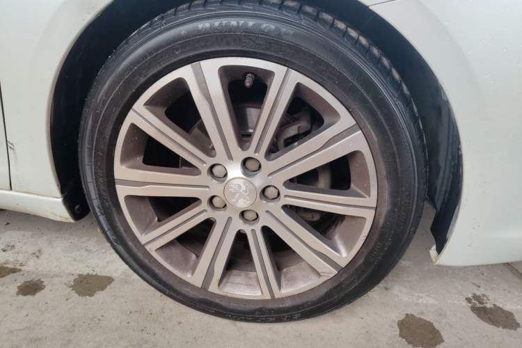 Used Peugeot 408 2014 1.8L Automatic Luxury Edition Right Front Wheel Hub