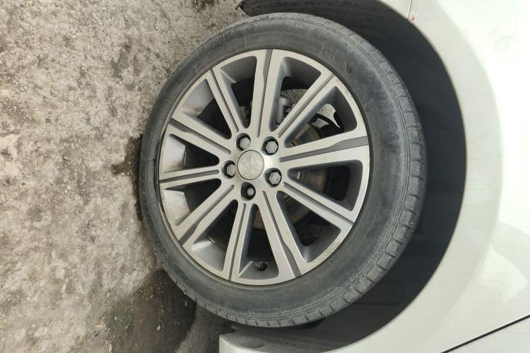 Used Peugeot 408 2014 1.8L Automatic Luxury Edition Right Rear Wheel Hub