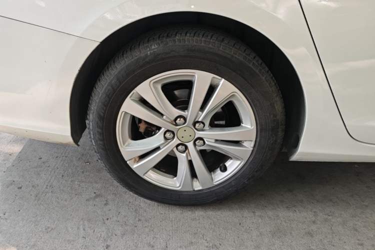 Used Peugeot 408 2014 1.8L Automatic Leading Edition Right Rear Wheel Hub