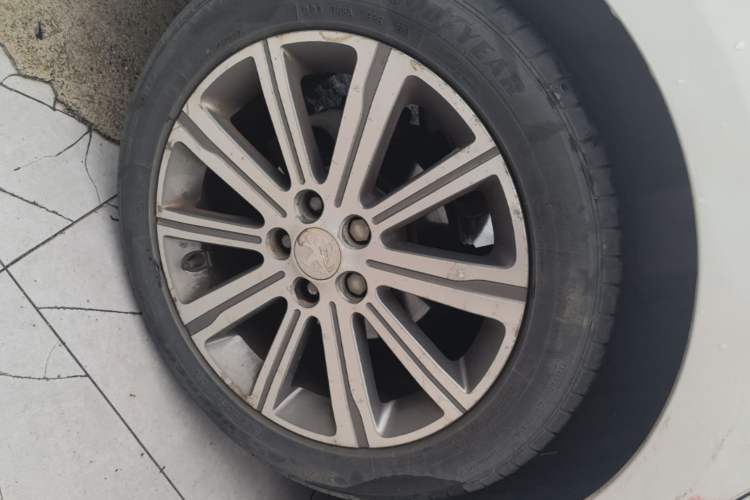 Used Peugeot 408 2014 1.8L Automatic Luxury Edition Right Rear Wheel Hub