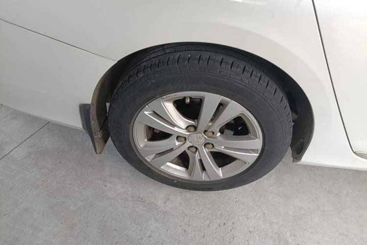 Used Peugeot 408 2014 1.8L Manual Leading Edition Right Rear Wheel Hub