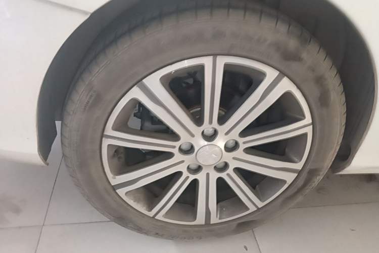 Used Peugeot 408 2014 1.8L Automatic Luxury Edition Right Rear Wheel Hub