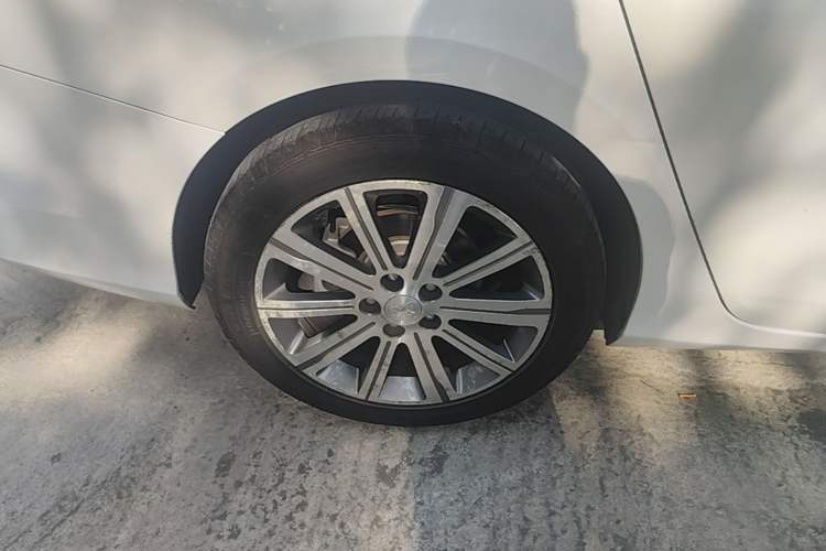 Used Peugeot 408 2014 1.8L Automatic Luxury Edition Right Rear Wheel Hub