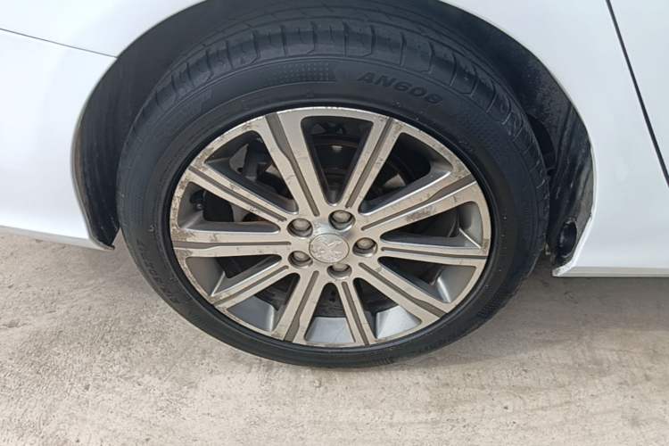 Used Peugeot 408 2014 1.8L Automatic Luxury Edition Right Rear Wheel Hub