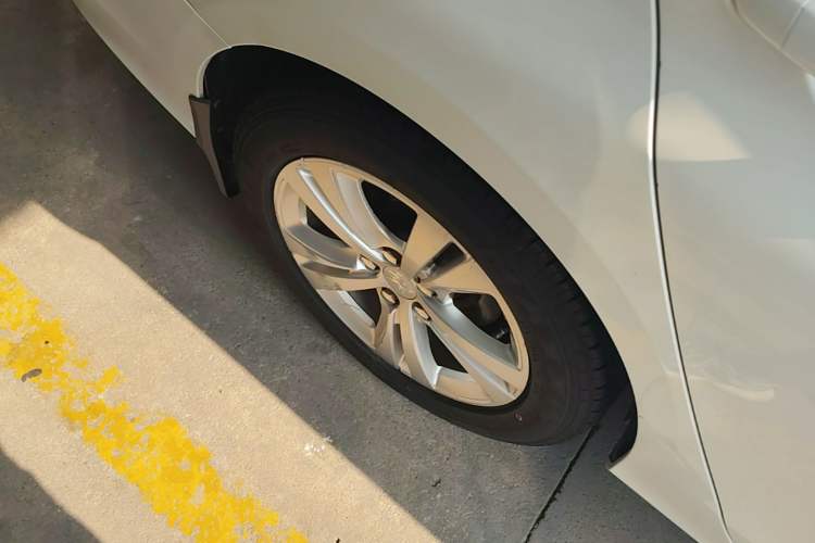 Used Peugeot 408 2014 1.8L Manual Leading Edition Right Rear Wheel Hub