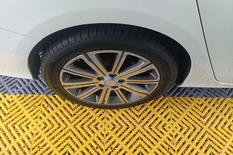 Used Peugeot 408 2014 1.8L Automatic Luxury Edition Right Rear Wheel Hub