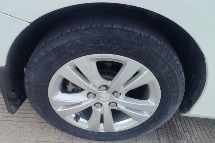 Used Peugeot 408 2014 1.8L Manual Leading Edition Right Rear Wheel Hub