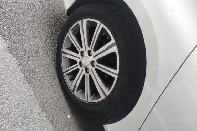 Used Peugeot 408 2014 1.8L Automatic Luxury Edition Right Rear Wheel Hub