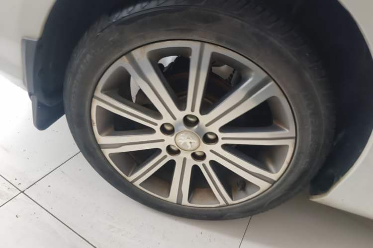 Used Peugeot 408 2014 1.8L Automatic Luxury Edition Right Rear Wheel Hub