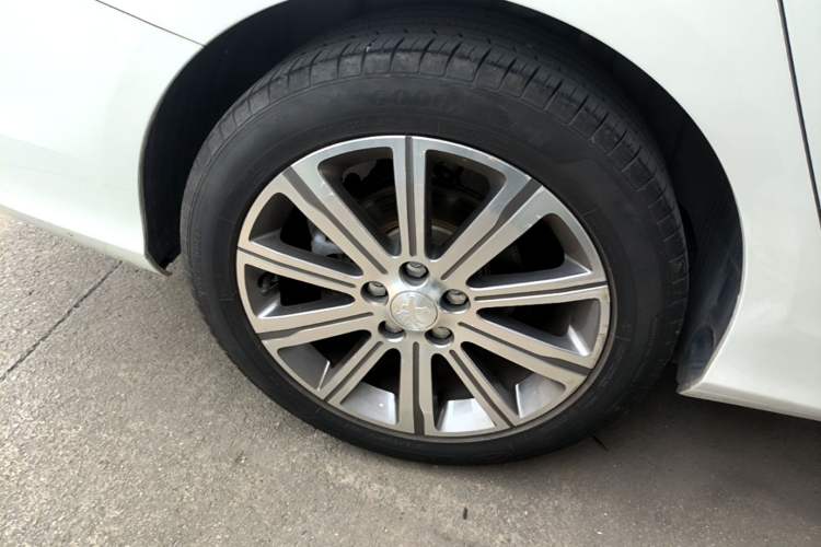 Used Peugeot 408 2014 1.8L Automatic Luxury Edition Right Rear Wheel Hub