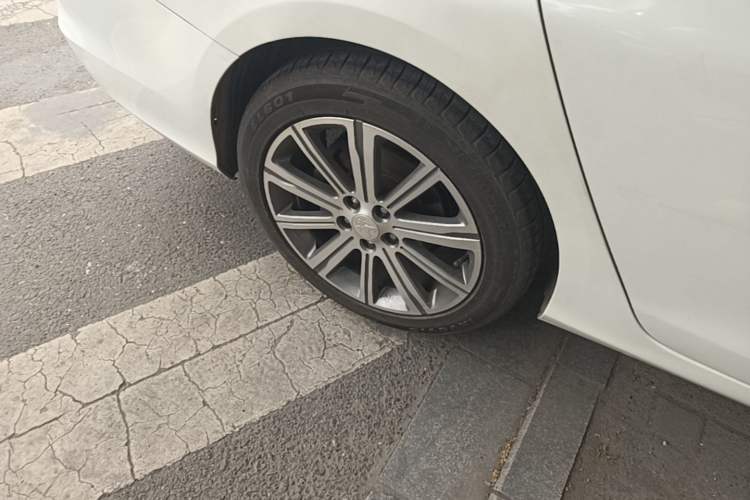 Used Peugeot 408 2014 1.8L Automatic Luxury Edition Right Rear Wheel Hub
