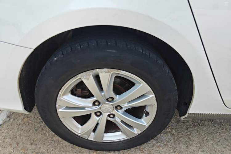 Used Peugeot 408 2014 1.8L Automatic Leading Edition Right Rear Wheel Hub