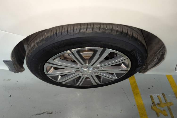Used Peugeot 408 2014 1.8L Automatic Luxury Edition Right Rear Wheel Hub