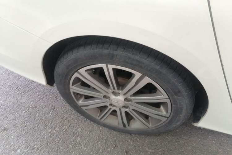 Used Peugeot 408 2014 1.8L Automatic Luxury Edition Right Rear Wheel Hub
