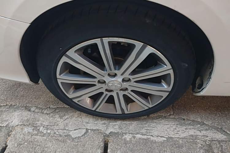 Used Peugeot 408 2014 1.8L Automatic Luxury Edition Right Rear Wheel Hub