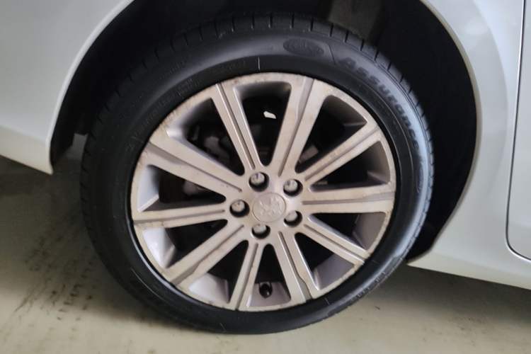Used Peugeot 408 2014 1.8L Automatic Luxury Edition Right Rear Wheel Hub