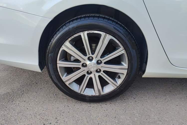 Used Peugeot 408 2014 1.8L Automatic Luxury Edition Right Rear Wheel Hub