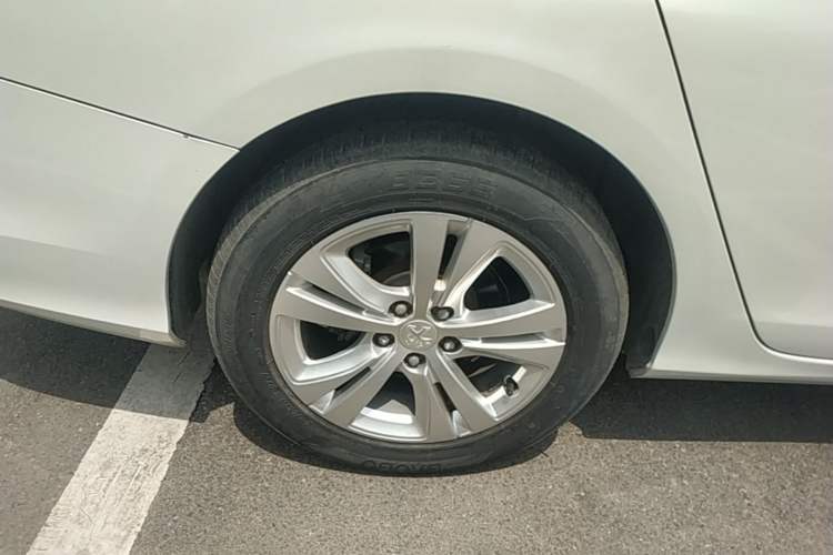 Used Peugeot 408 2014 1.8L Manual Leading Edition Right Rear Wheel Hub
