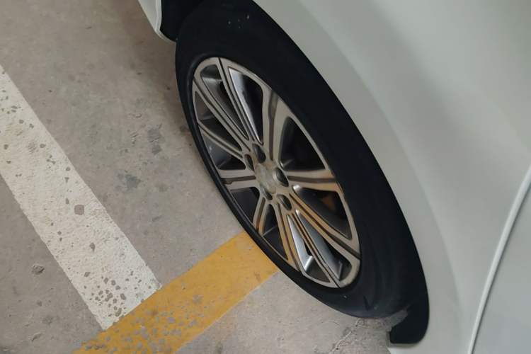 Used Peugeot 408 2014 1.8L Automatic Luxury Edition Right Rear Wheel Hub