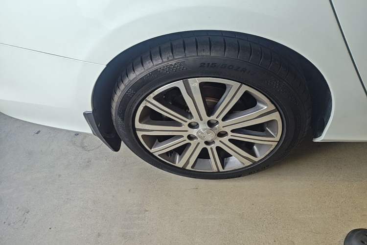 Used Peugeot 408 2014 1.8L Automatic Luxury Edition Right Rear Wheel Hub