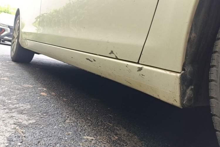 Used Peugeot 408 2014 1.8L Automatic Luxury Edition Right Side Sill