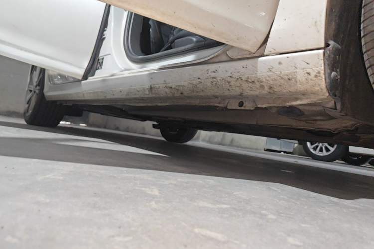 Used Peugeot 408 2014 1.8L Automatic Luxury Edition Right Side Sill