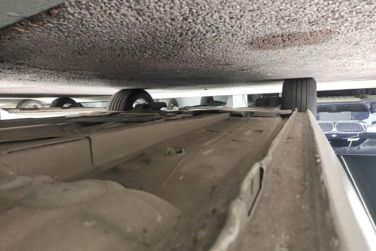 Used Peugeot 408 2014 1.8L Automatic Luxury Edition Right Side Sill