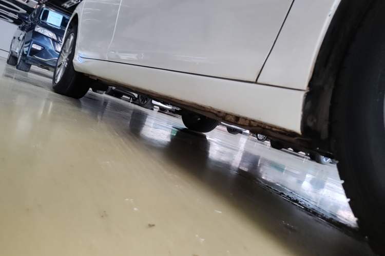 Used Peugeot 408 2014 1.8L Automatic Luxury Edition Right Side Sill