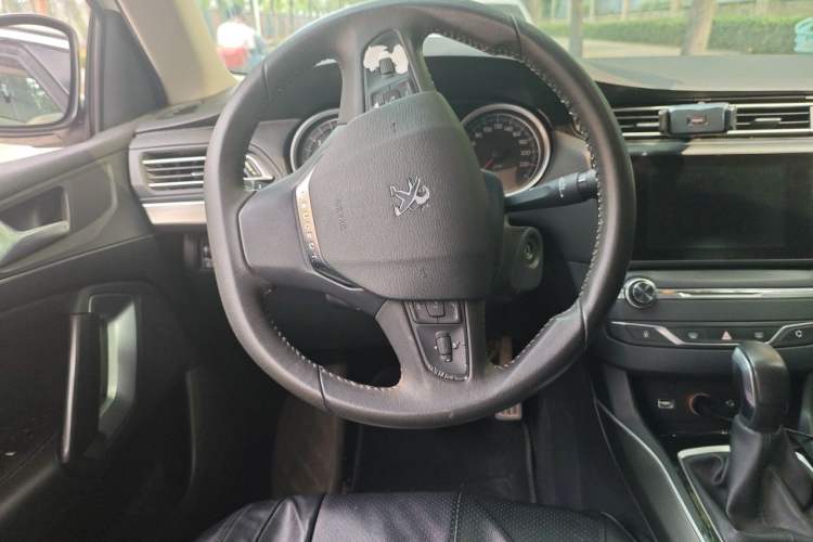 Used Peugeot 408 2014 1.8L Automatic Luxury Edition Steering Wheel