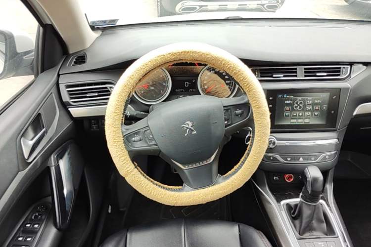 Used Peugeot 408 2014 1.8L Automatic Luxury Edition Steering Wheel