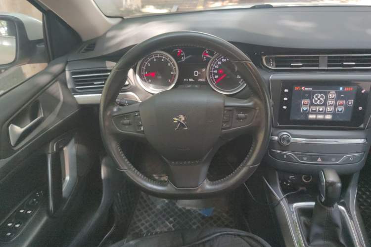 Used Peugeot 408 2014 1.8L Automatic Luxury Edition Steering Wheel