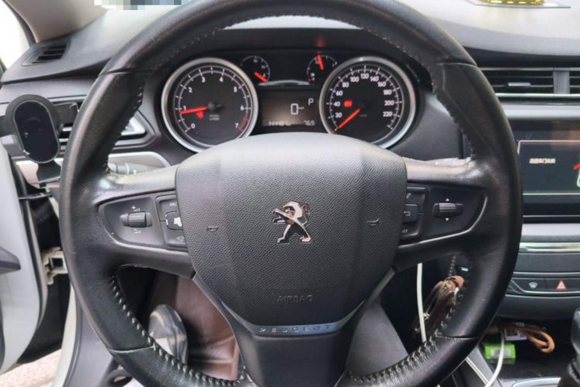 Used Peugeot 408 2014 1.8L Automatic Luxury Edition Steering Wheel