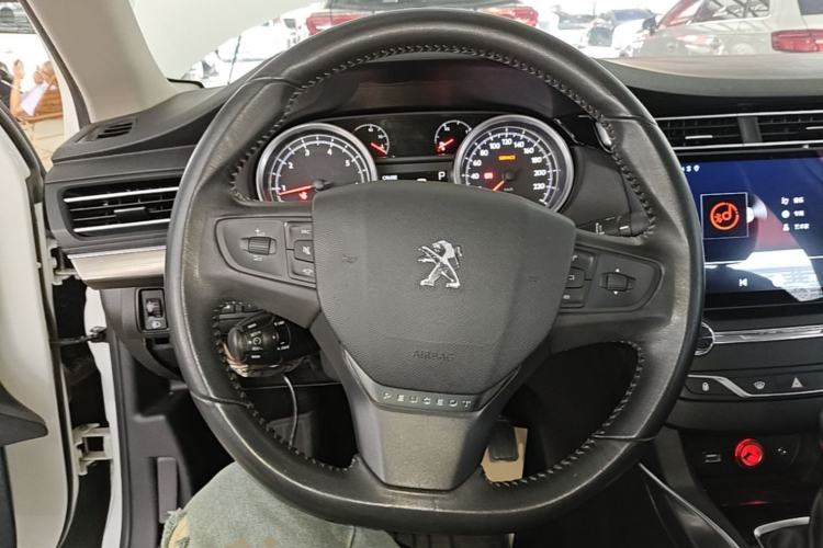 Used Peugeot 408 2014 1.8L Automatic Luxury Edition Steering Wheel