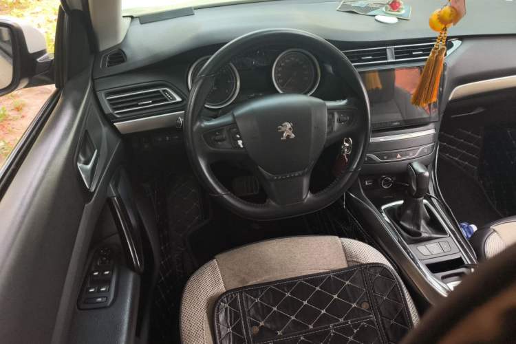 Used Peugeot 408 2014 1.8L Automatic Luxury Edition Steering Wheel