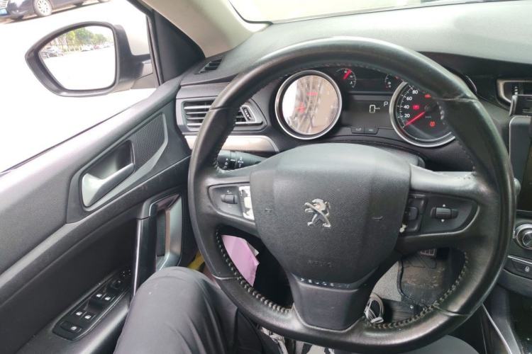 Used Peugeot 408 2014 1.8L Automatic Luxury Edition Steering Wheel