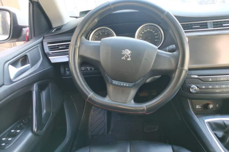 Used Peugeot 408 2014 1.8L Manual Leading Edition Steering Wheel