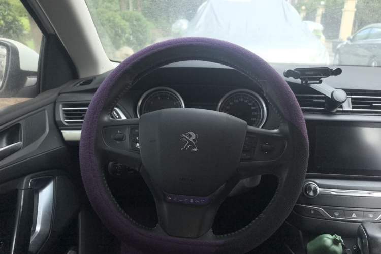 Used Peugeot 408 2014 1.8L Automatic Luxury Edition Steering Wheel