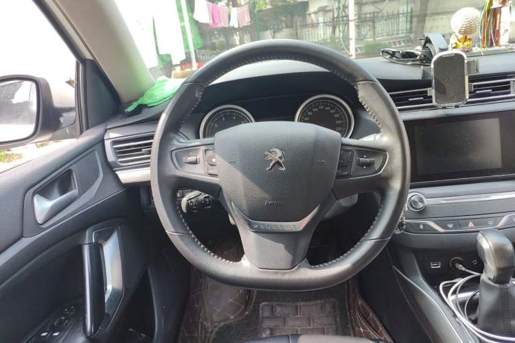 Used Peugeot 408 2014 1.8L Automatic Luxury Edition Steering Wheel