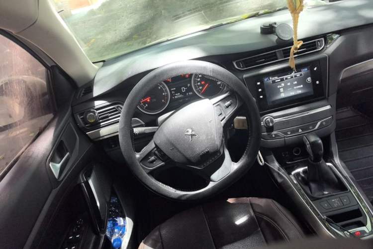Used Peugeot 408 2014 1.8L Automatic Luxury Edition Steering Wheel