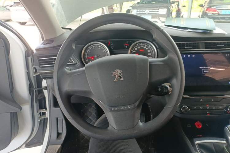 Used Peugeot 408 2014 1.8L Manual Leading Edition Steering Wheel