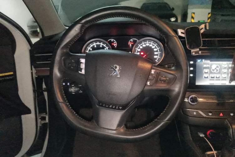 Used Peugeot 408 2014 1.8L Automatic Luxury Edition Steering Wheel