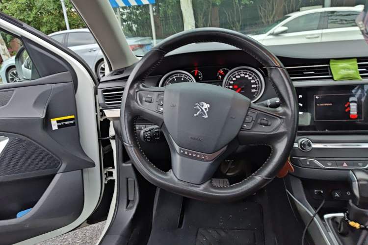 Used Peugeot 408 2014 1.8L Automatic Luxury Edition Steering Wheel