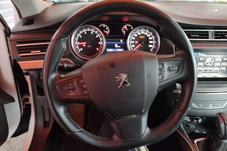 Used Peugeot 408 2014 1.6T Automatic Prestige Edition Steering Wheel