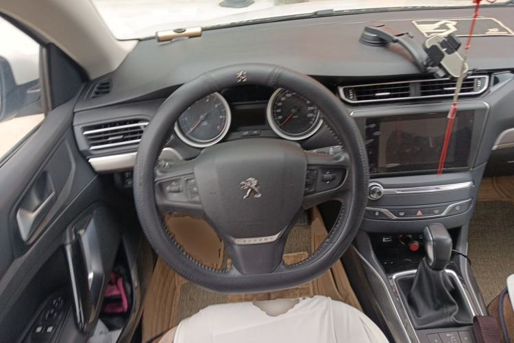 Used Peugeot 408 2014 1.8L Automatic Luxury Edition Steering Wheel