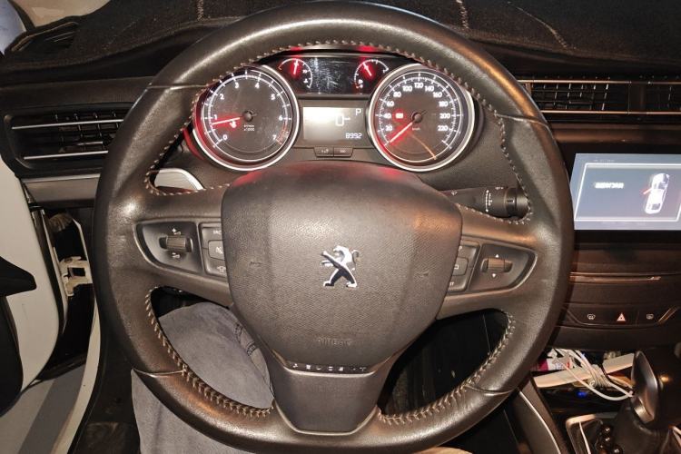 Used Peugeot 408 2014 1.8L Automatic Luxury Edition Steering Wheel