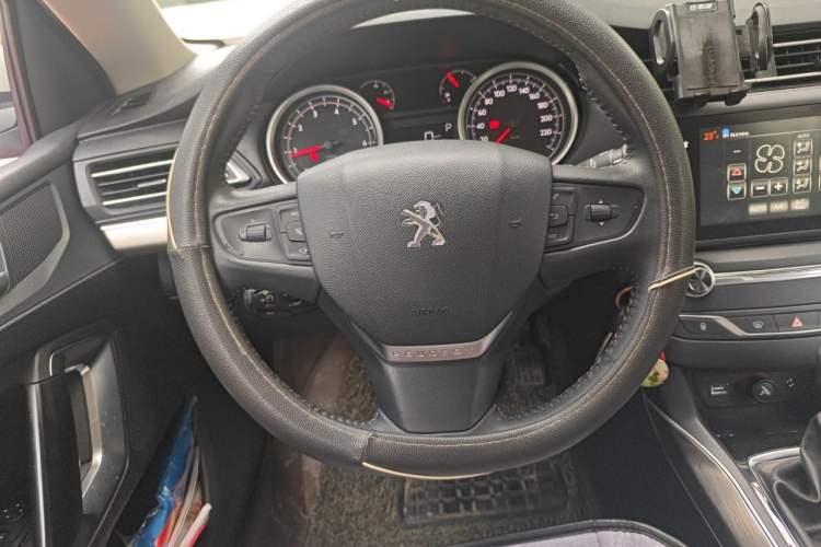 Used Peugeot 408 2014 1.8L Automatic Luxury Edition Steering Wheel